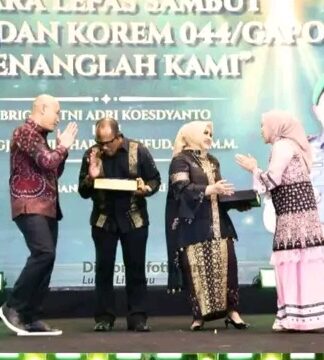 Wali Kota dan Ketua TP PKK Kota Lubuk Linggau Hadiri Lepas Sambut Danrem 044 Gapo