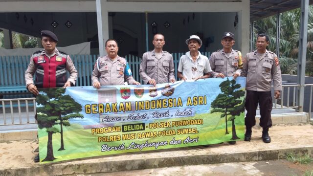 Aksi Nyata Program BELIDA, Polsek Purwodadi Polres Musi Rawas Bersihkan Mushola Nurul Islam