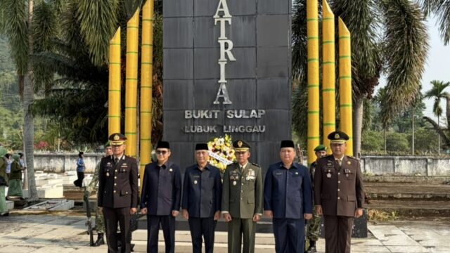 Hadiri Upacara Ziarah Nasional HUT ke-81 TNI di TMP PBS, Wakapolres Musi Rawas Tegaskan Semangat Sinergitas TNI-Polri Jadi Kekuatan Bangsa